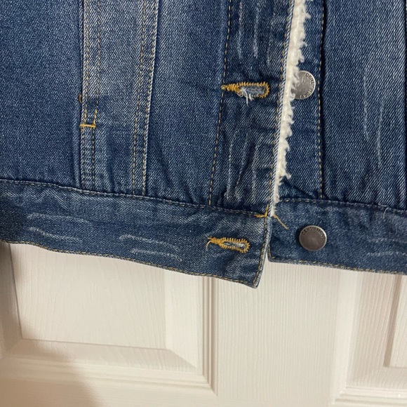 Ashley Vintage Charm Fur lined Jean Jacket. Women’s Medium - Picture 7 of 15